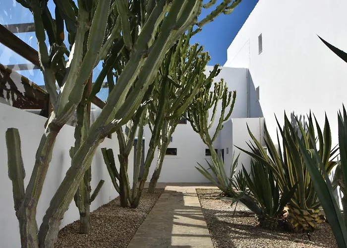 Hostal Dona Lola Marina