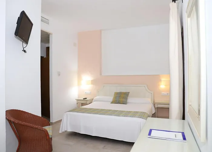 Hostal Dona Lola Marina